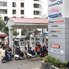 Dan lova Petrol, Die
