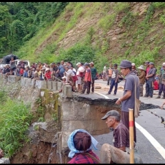 Hmar tlangdung a van
