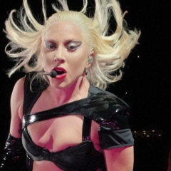 Lady Gaga-i'n tek tl