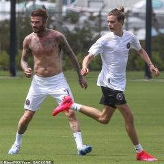 Romeo Beckham hi a p