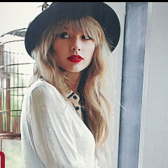 TAYLOR SWIFT in Re